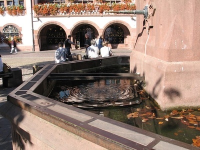 Rathausplatz Brunnen Rathausplatz Brunnen